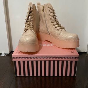 Combat boots